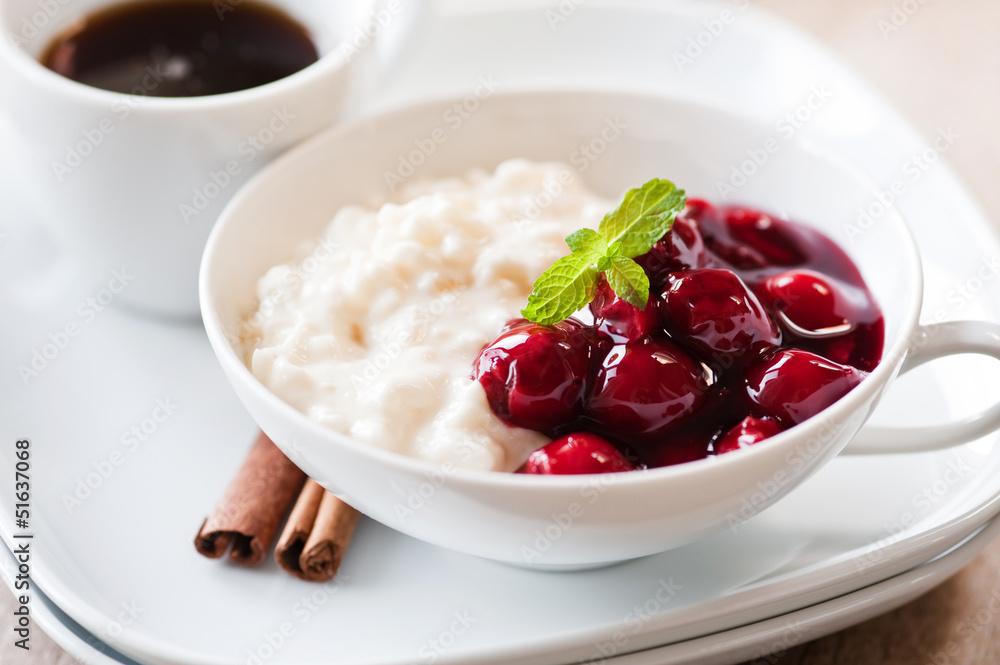 milchreis mit heißen kirschen milchreis mit heißen kirschen