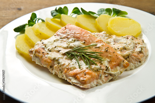 salmon fillet with potatoes
