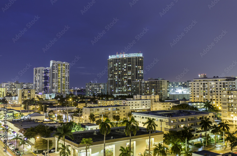 Fototapeta premium Miami south beach night street view