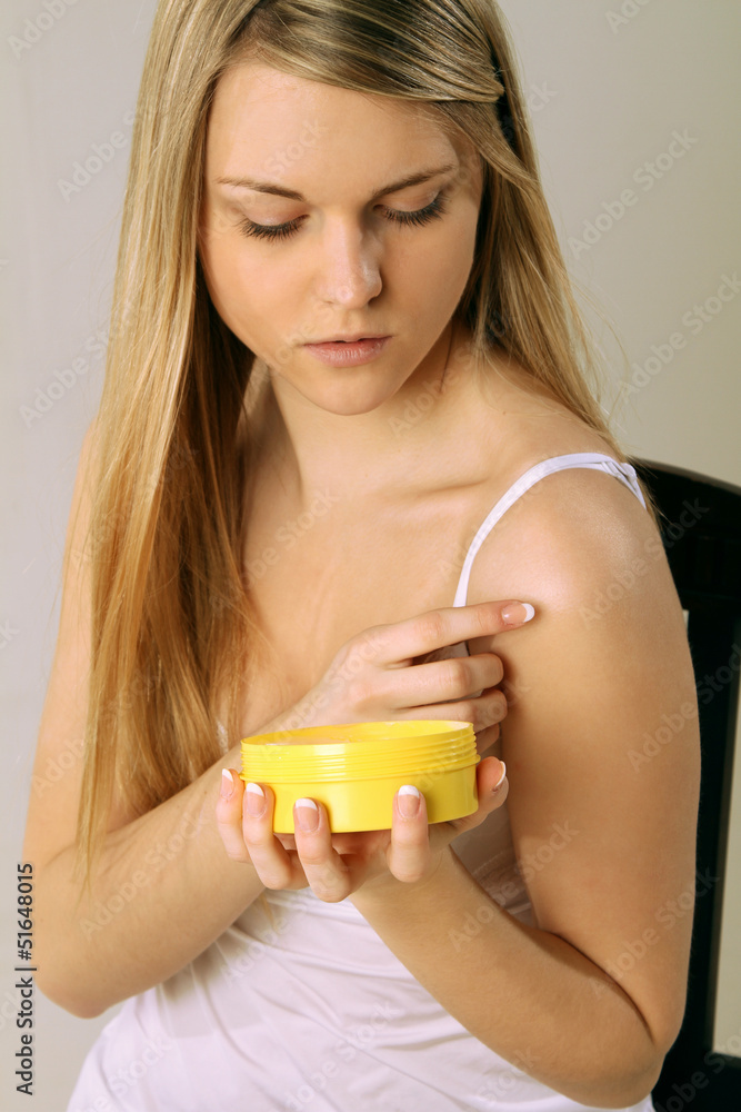 Frau im Badezimmer Frau im Badezimmer