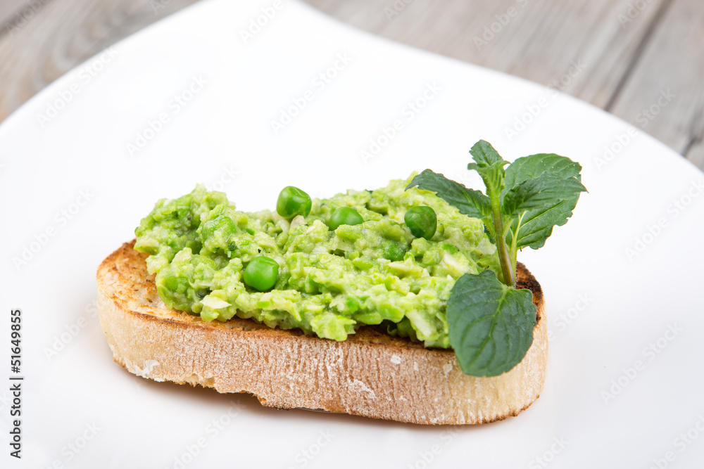 Delicious crostini with puree of raw beans and peas Delicious crostini with puree of raw beans and peas