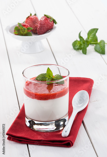 Foto Panna cotta con fragole