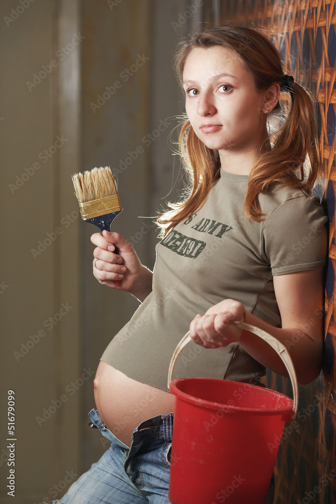 Pregnant woman builder