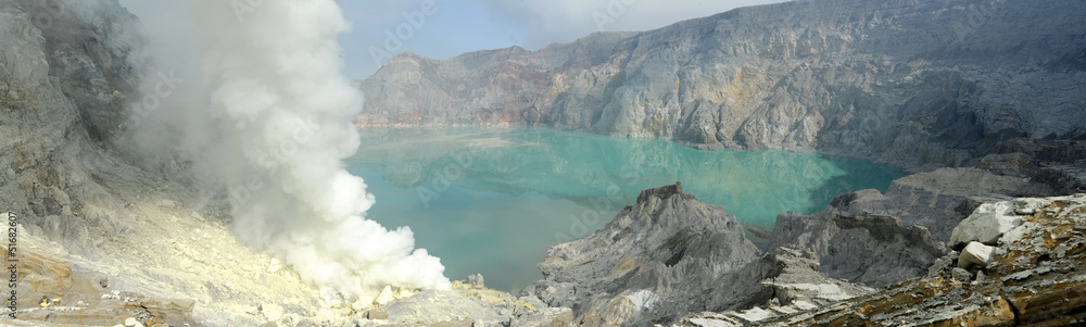 Cratere del vulcano Ijen sull'isola di Java in Indonesia