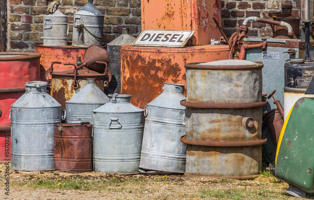 Obraz premium Oil barrels and gas pump