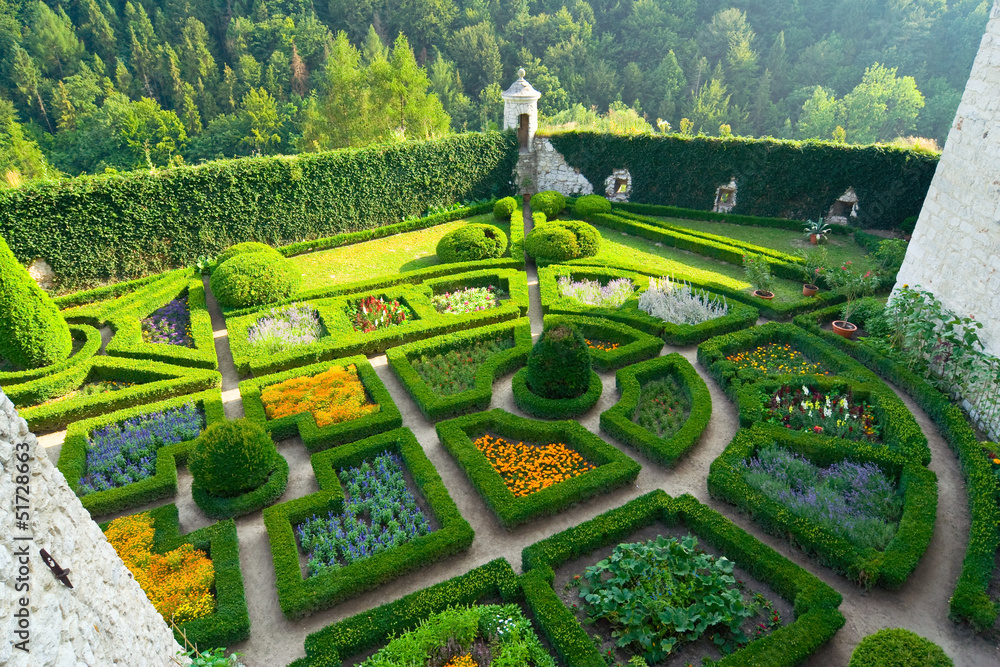 Fototapeta premium Maze garden in Pieskowa Skala castle near Krakow