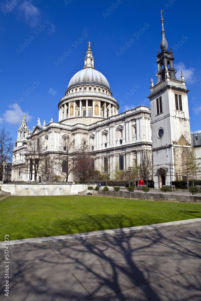 St. Paul's Cathedral and the Tower of St. Augustine Church in Lo