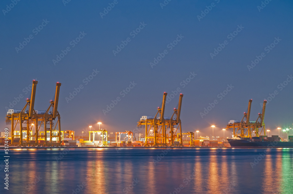 Obraz premium Container Cargo freight ship with working crane bridge