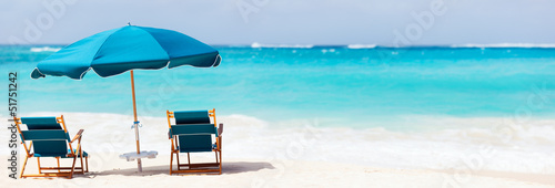 Obraz na płótnie Chairs and umbrella on tropical beach