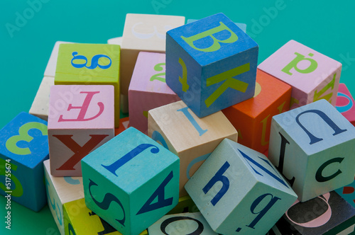 cubes lettres chiffres apprentissage photo
