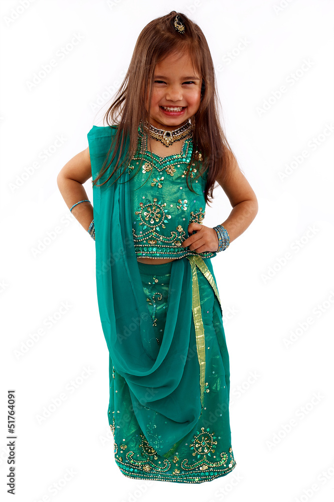 enfant en sari traditionnelle hindou enfant en sari traditionnelle hindou