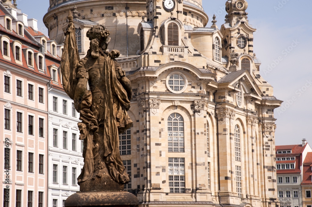 Dresden Friedensbrunnen Victoria mit Blick auf die Frauenkirche