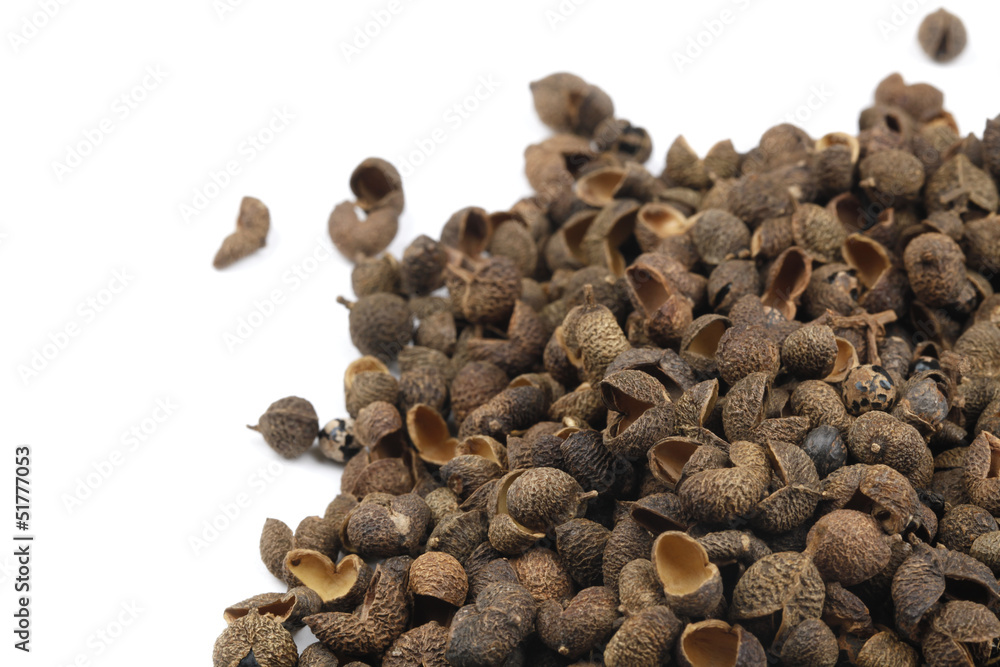 Obraz premium Allspice berries macro on white background