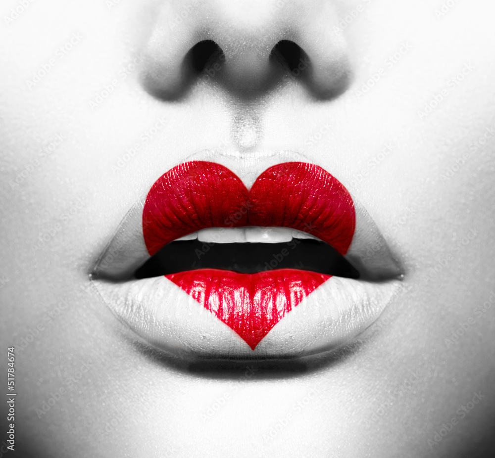 Obraz premium Uroda sexy usta farbą w kształcie serca