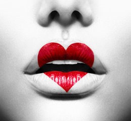 Canvas schilderij Fashion lippen Sensuele lippen met rood hartje  © Subbotina Anna