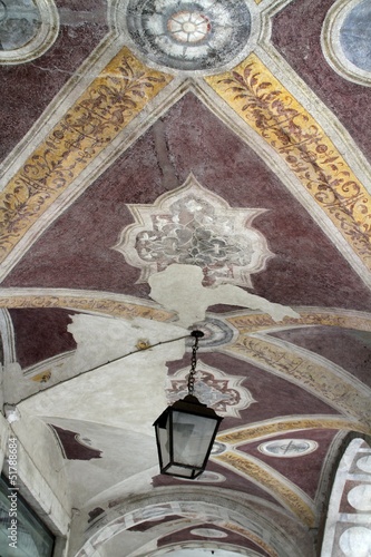 affreschi nei portici di Feltre