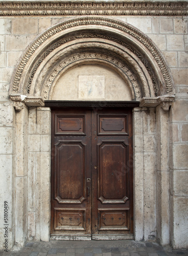 puerta romanica