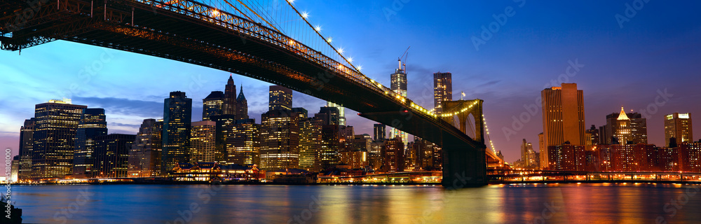 Manhattan panorama with Brooklyn Bridge at sunset in New York - obrazy, fototapety, plakaty 