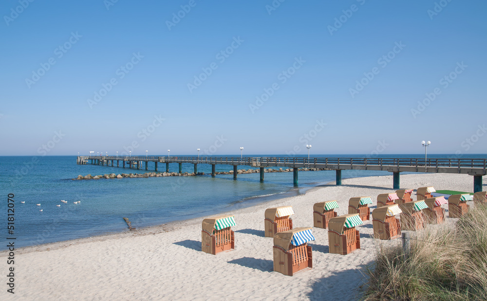 Strand und Seebrücke von Wustrow auf Fischland-Darss