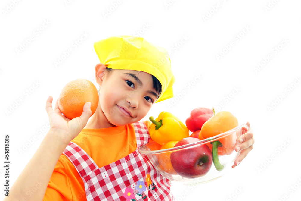 料理を楽しむ女の子