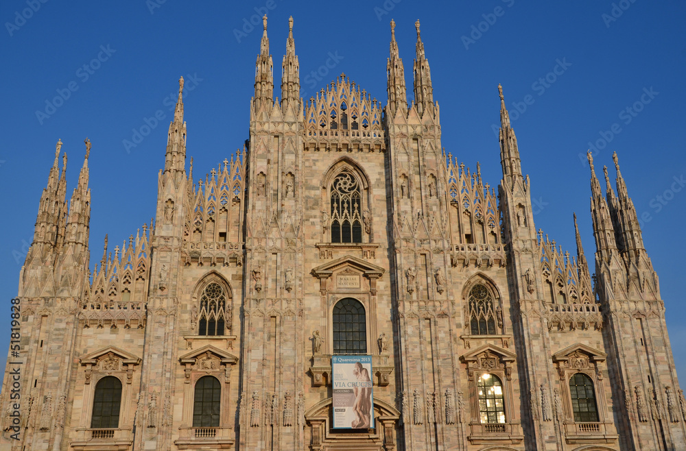 Италия, Милан, готический собор на площади Дуомо