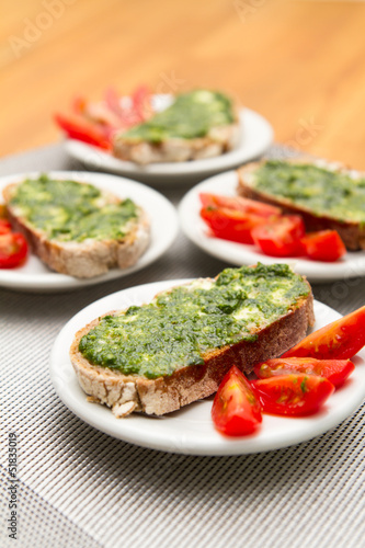 Bread with ramsons pesto (wild garlic) and tomatoes