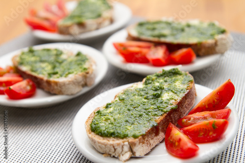 Bread with ramsons pesto (wild garlic) and tomatoes