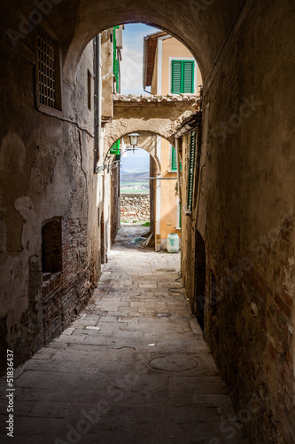 Fototapeta Naklejka Na Ścianę i Meble -  Narrow Street in an Old Italian Town. Tuscany, Italy