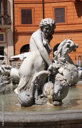 Particolari di opere in marmo, piazza Navona, Roma