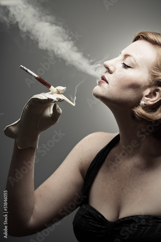Tableau sur toile Cigarette Smoking Retro Woman