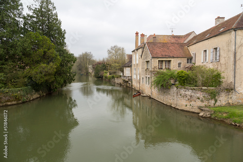Canal dans le village de Noyer sur Serein © Sébastien Closs