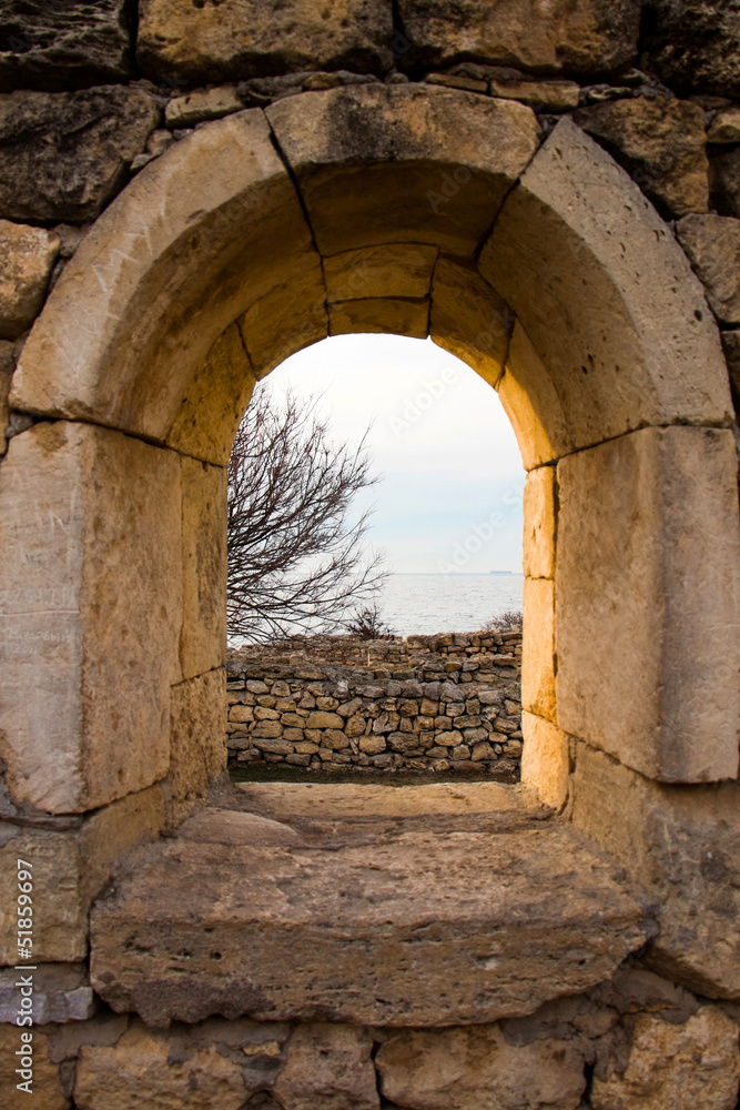 Fototapeta premium Window in Chersonesos ruins