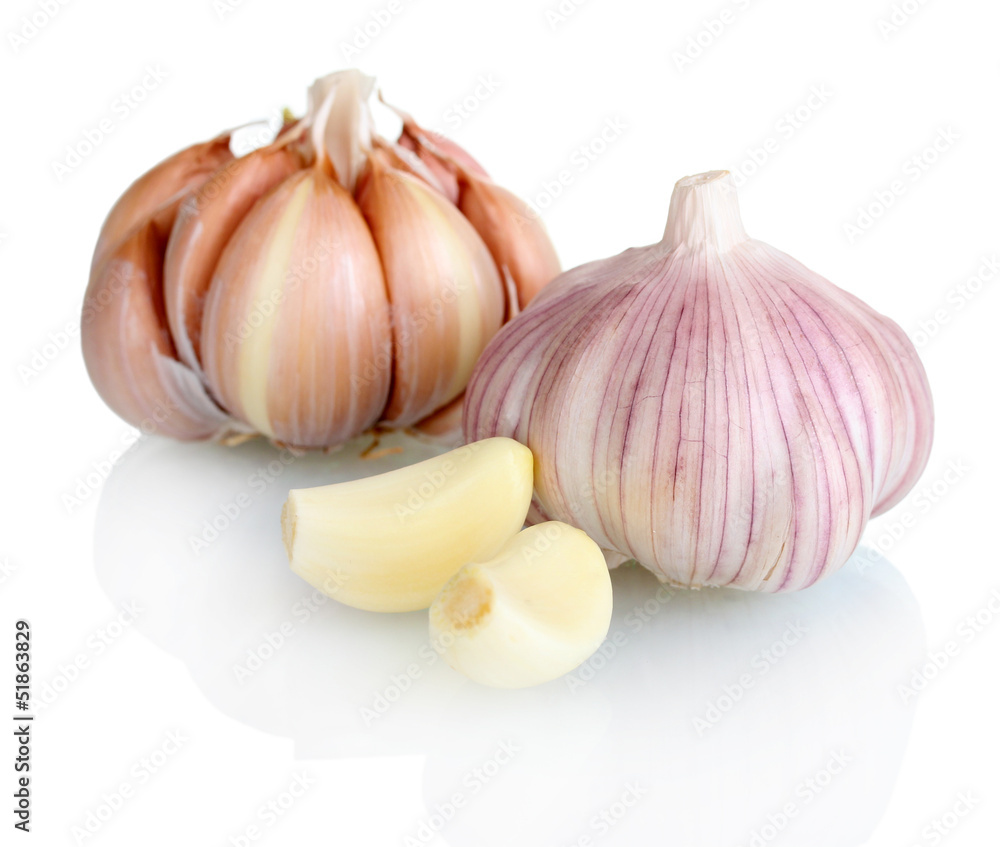 Obraz premium fresh garlic isolated on white