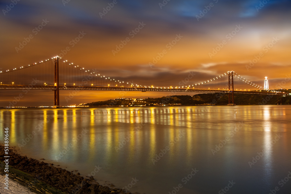 Fototapeta premium 25 de Abril bridge over Tagus river in Lisbon at night