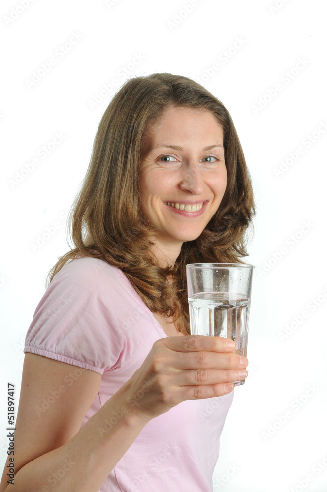 Junge Frau trinkt Wasser aus einem Glas. Junge Frau trinkt Wasser aus einem Glas.