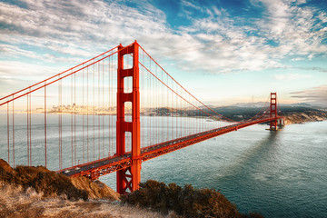 Canvas schilderij Golden Gate Bridge Golden Gate Bridge in avondlicht  © beatrice prève