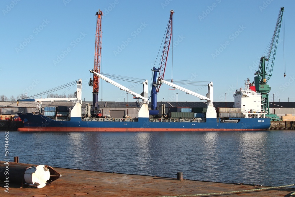 Naklejka premium Schiff im Hafen