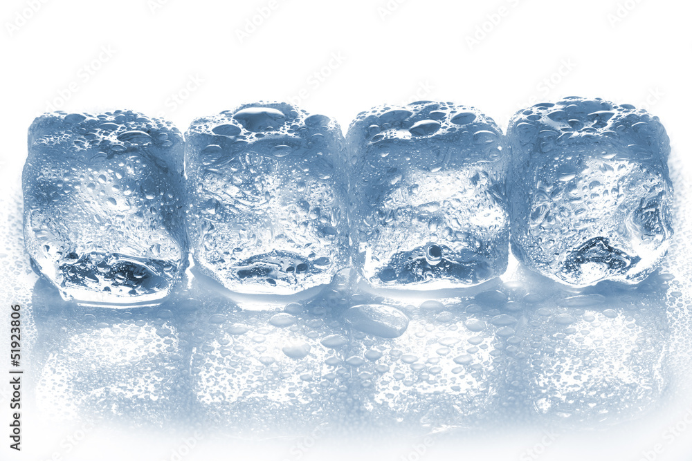 Obraz premium Ice cubes isolated on white.