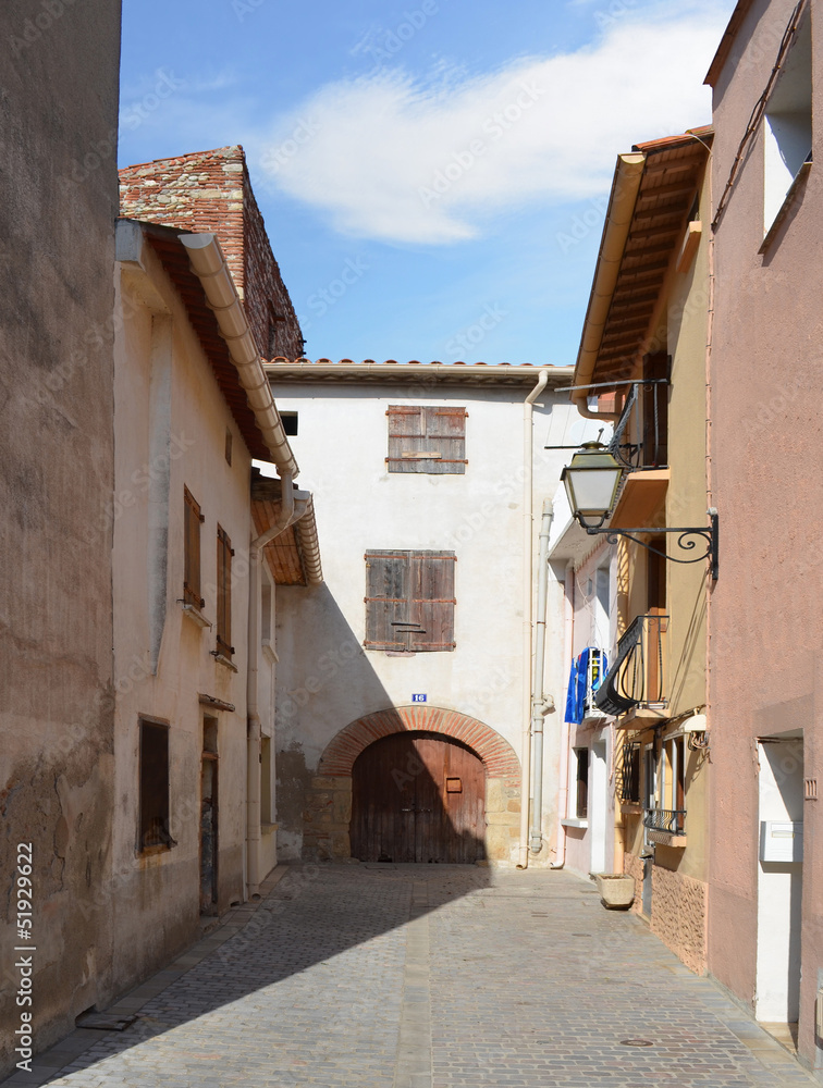 Une ruelle d'Elne vieille ville catalane