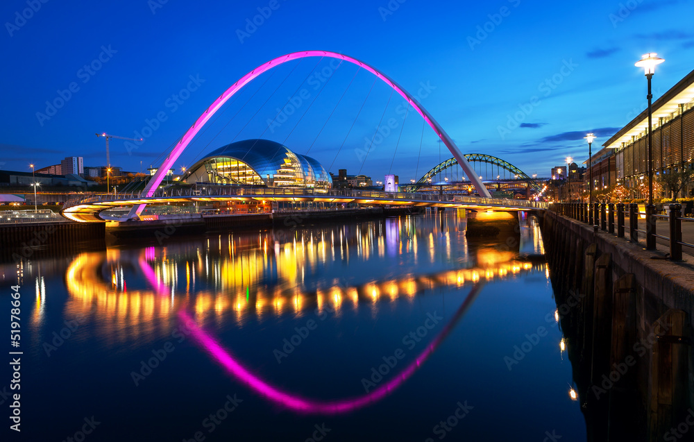 Millennium Bridge Newcastle - obrazy, fototapety, plakaty 
