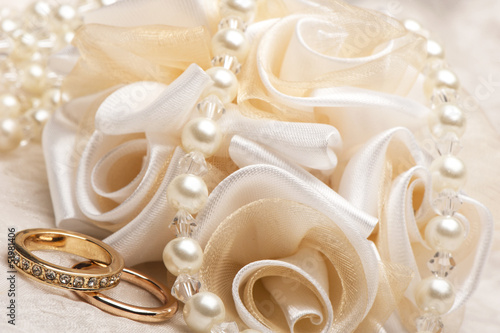 wedding favors and ring