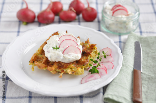 Kräuterwaffel mit Radieschenquark