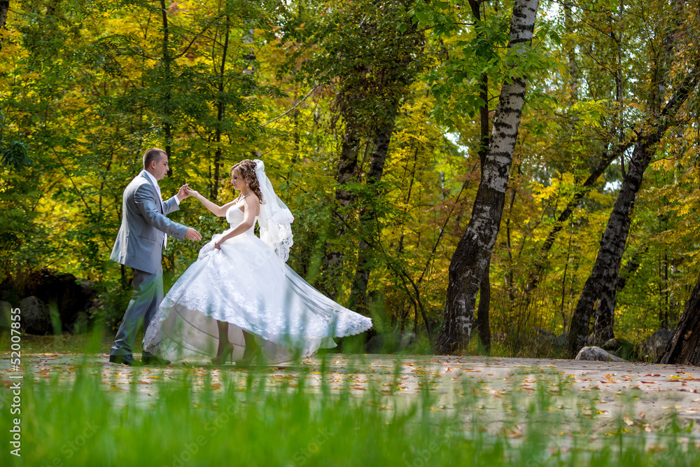Elegant bride and groom posing together outdoors on a wedding da Elegant bride and groom posing together outdoors on a wedding da