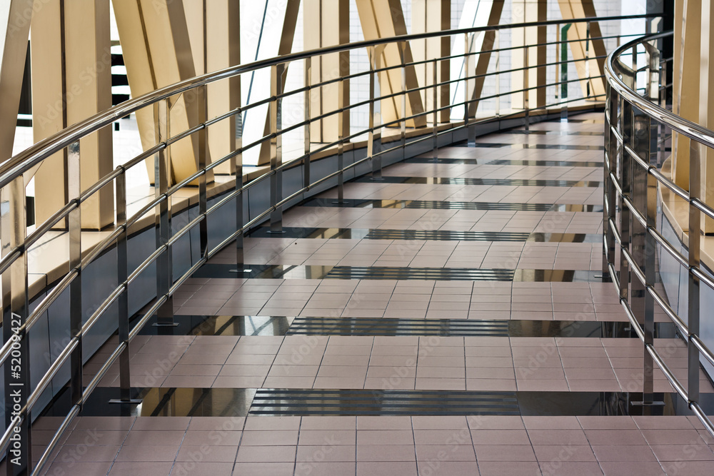 Foto Link bridge between two buildings