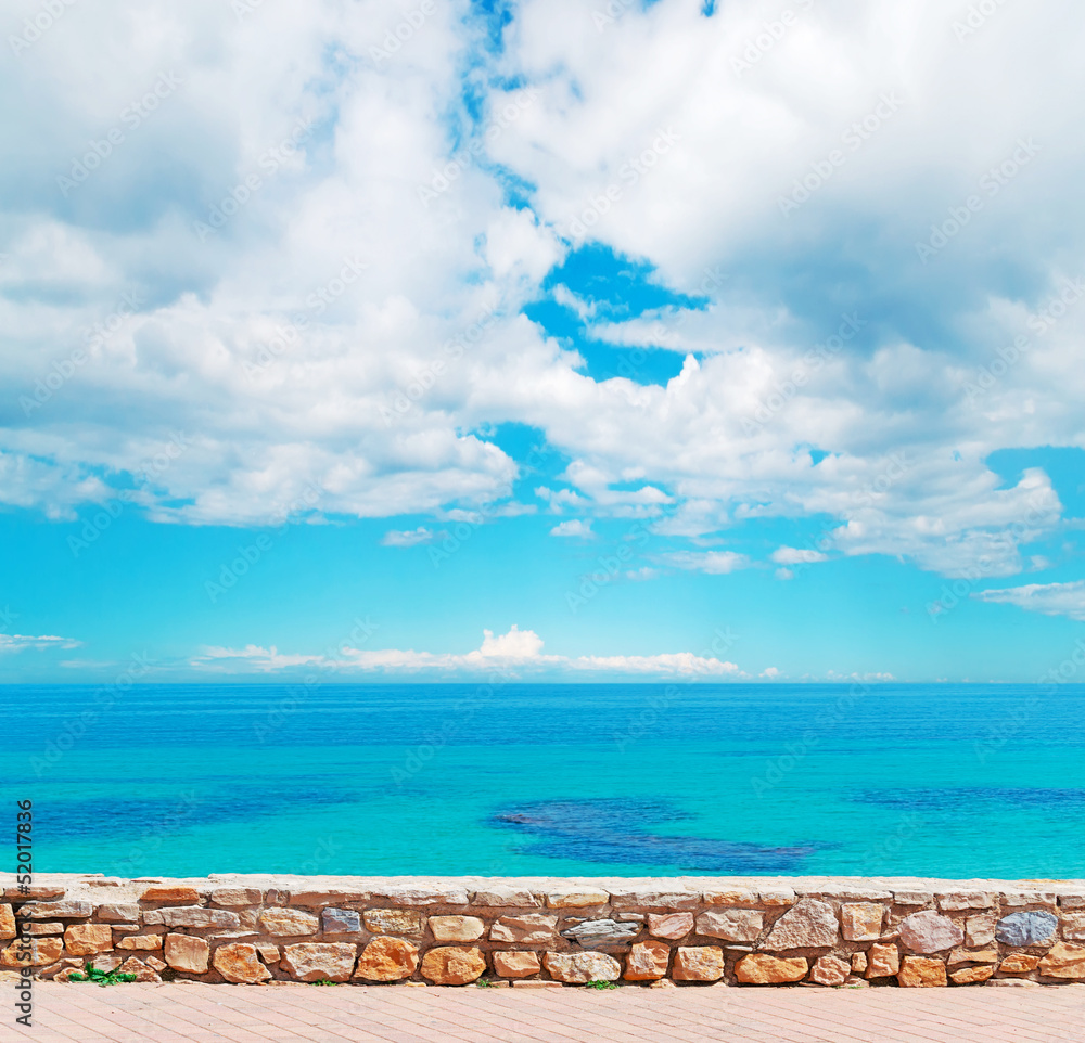 Fototapeta premium small wall and clouds