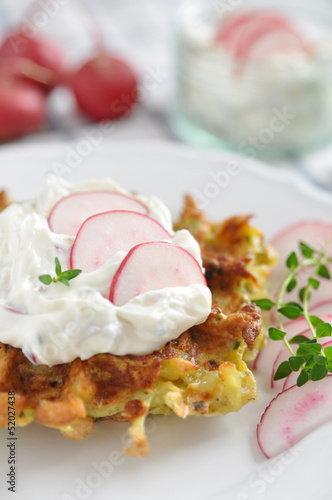 Kräuterwaffel mit Radieschenquark