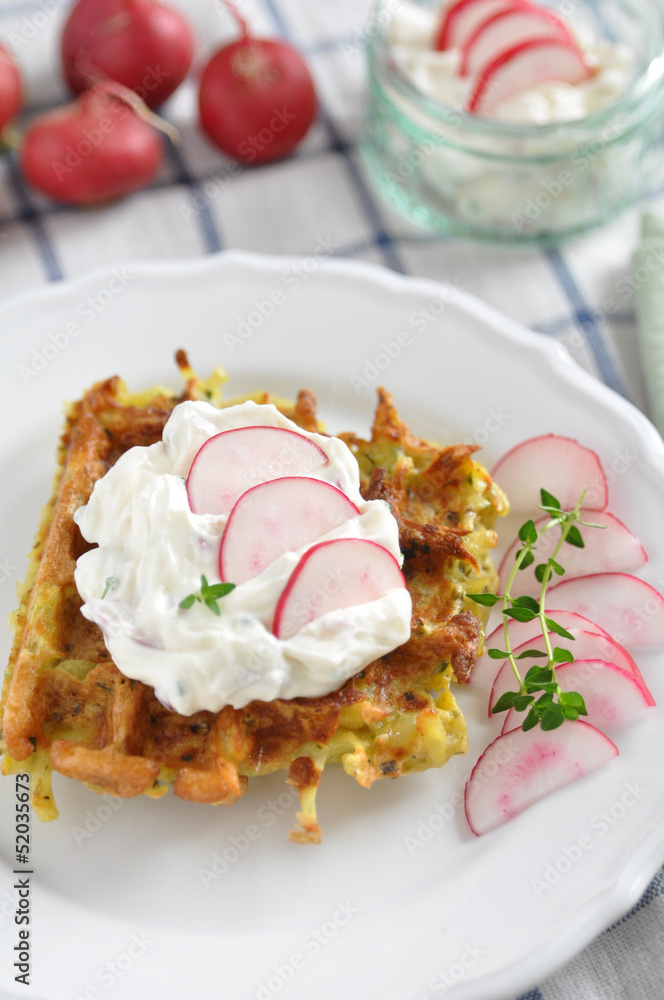 Kräuterwaffel mit Radieschenquark Kräuterwaffel mit Radieschenquark