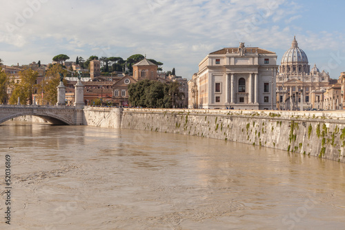 Roma, il Tevere e l'acqua alta photo