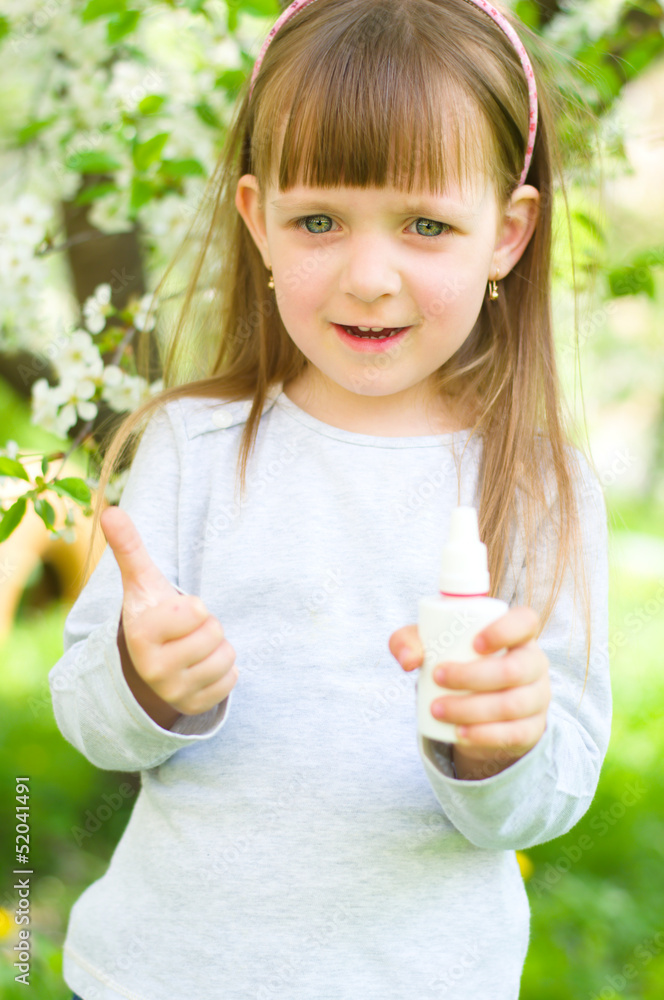 girl holding nasal spray,showing thumbs up girl holding nasal spray,showing thumbs up