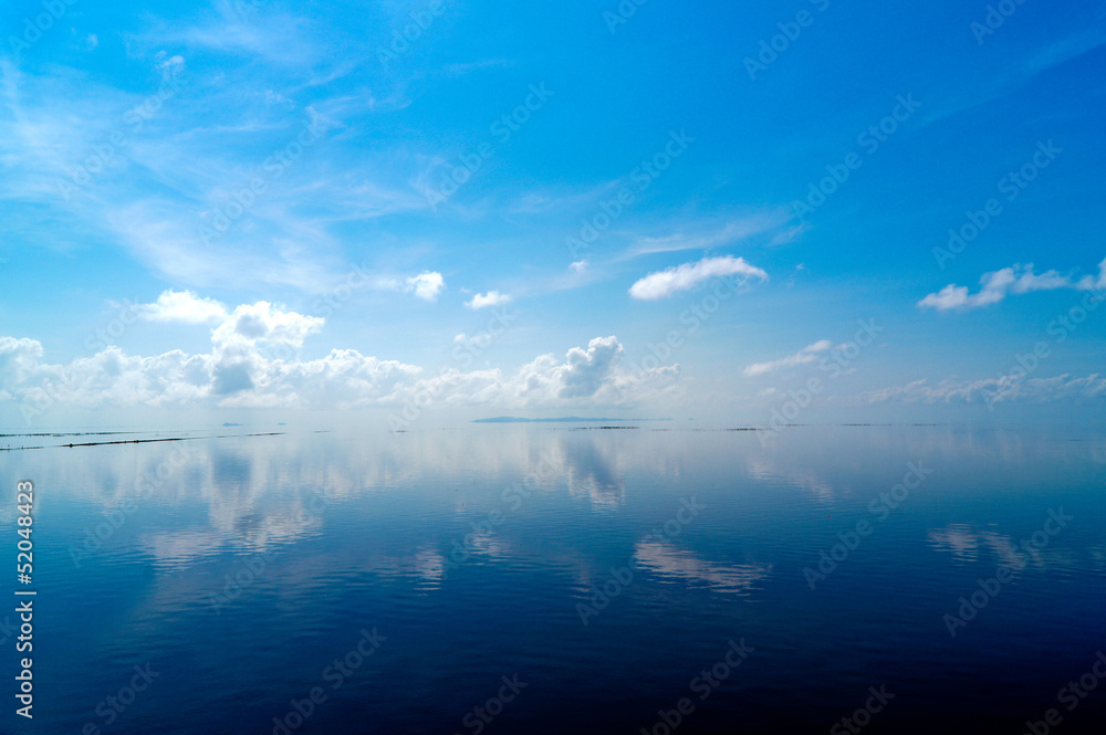 Fototapeta premium The cloud over lake at Songkla Lake, Thailand.